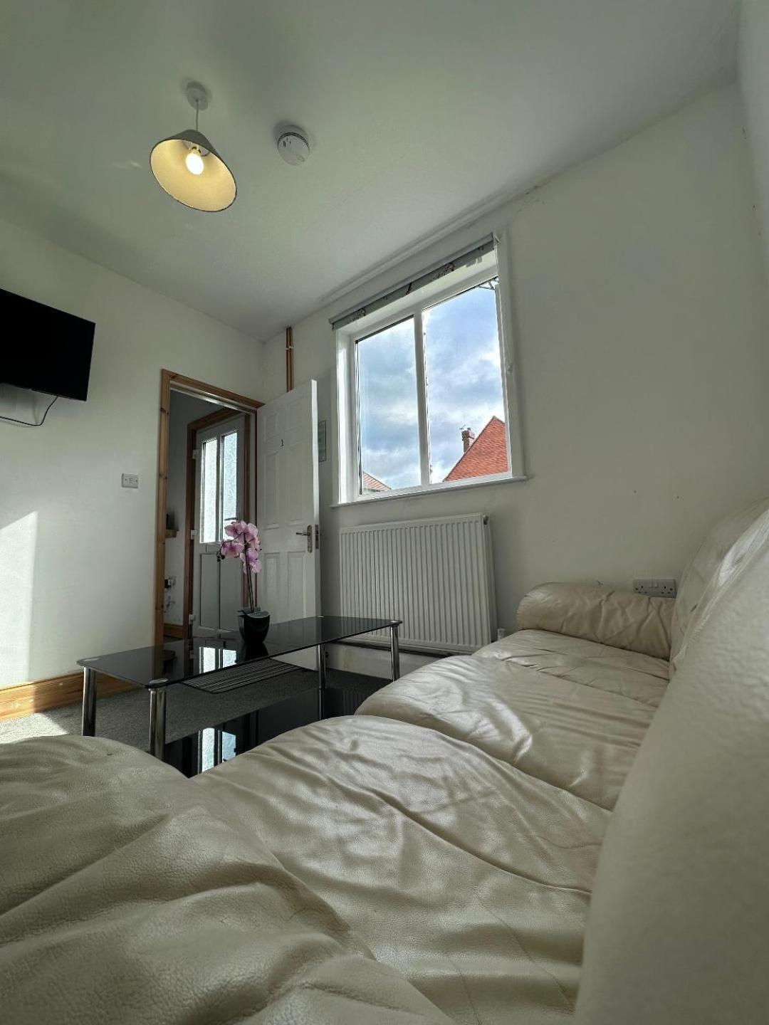 Browning House Bedrooms I Long Or Short Stay I Special Rate Available Derby Esterno foto